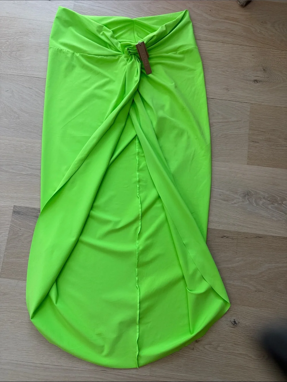 NWT. SKIMS Neon Lime Twist-Front Swim Sarong